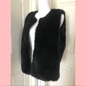 Black Faux Fur Vest by Jou Jou Size Large